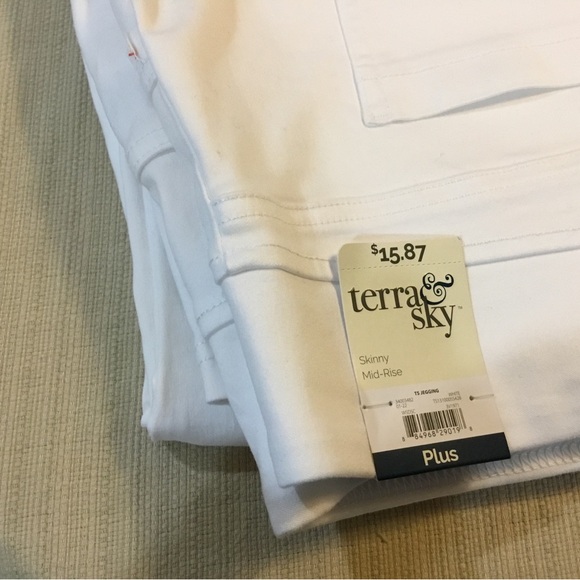 Woman’s Terra & Sky NWT White Pants, 2X, Jegging - Picture 4 of 4